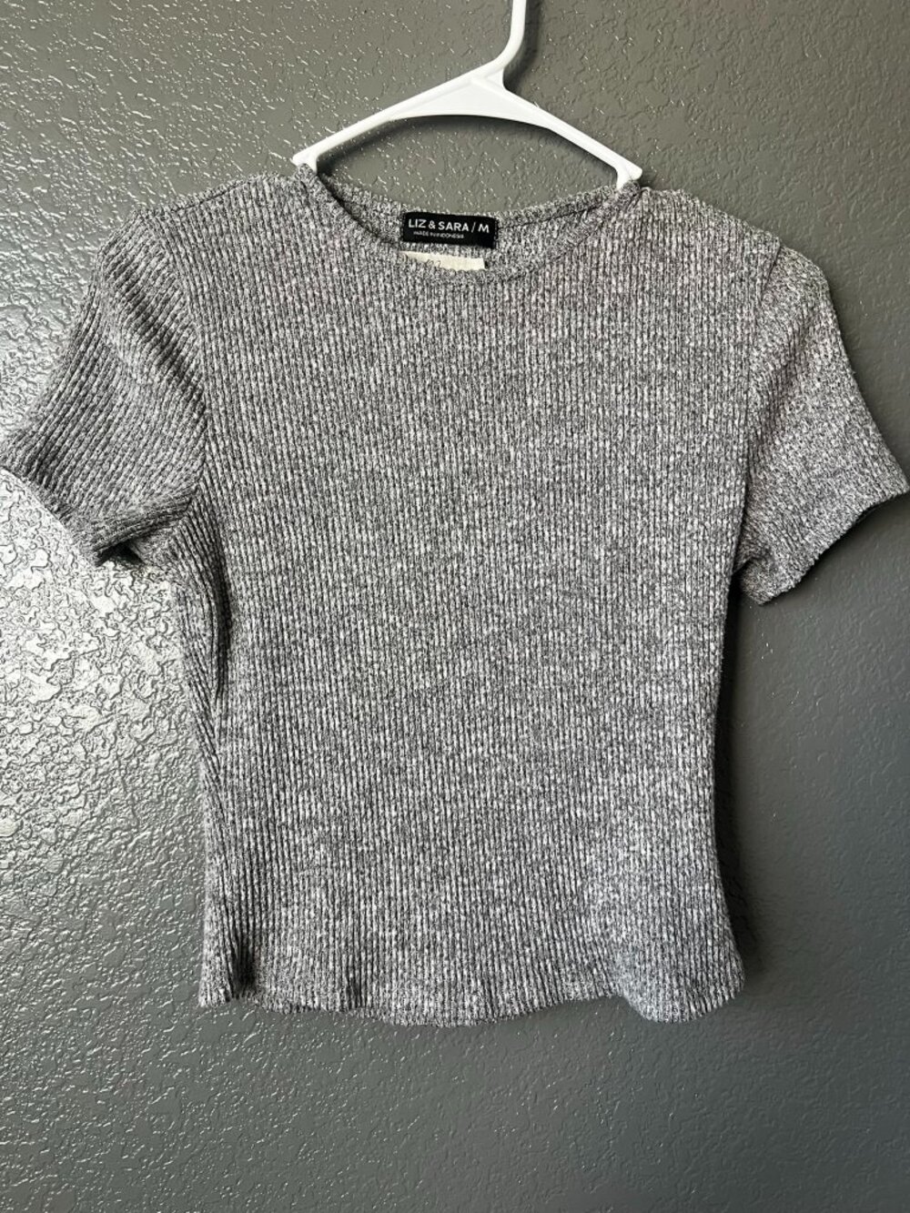 Liz & Sara Ribbed Knit Top Gray Short Sleeve Size M